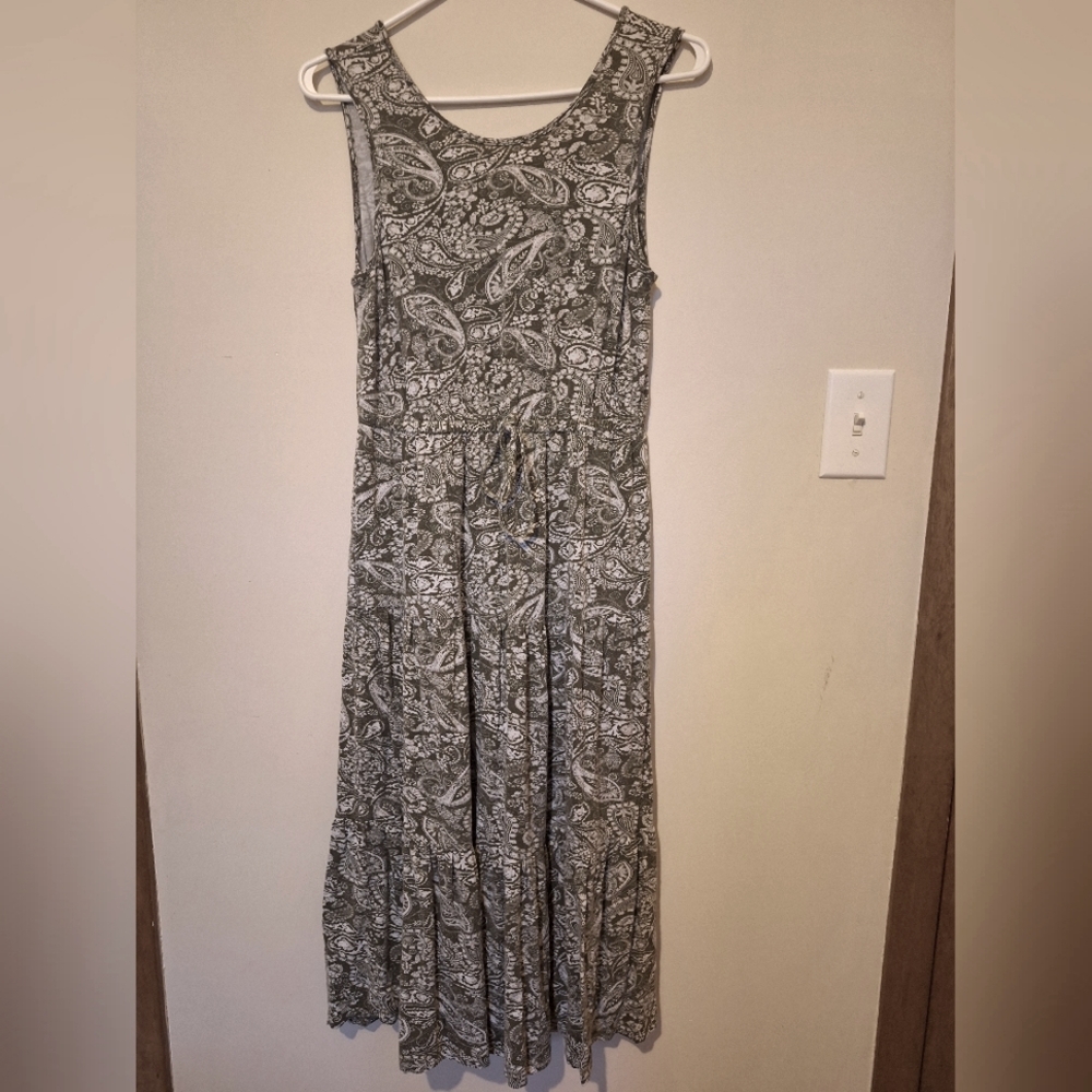 Ivy green and white maxi dress